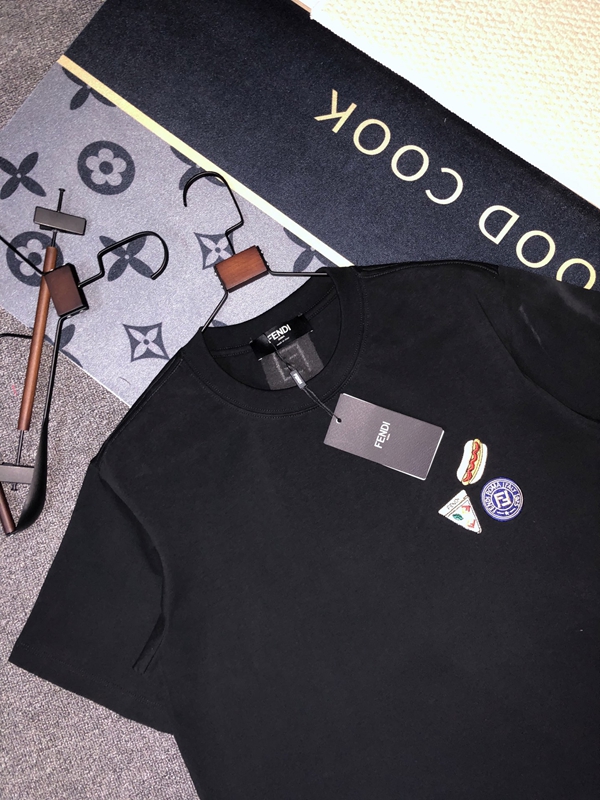 ブランドTシャツ側面デザイン